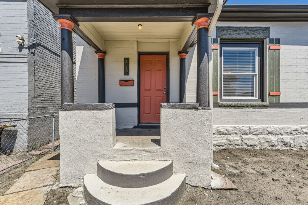 750 Lipan St – Web Quality – 008 – 05 Exterior Front Entry