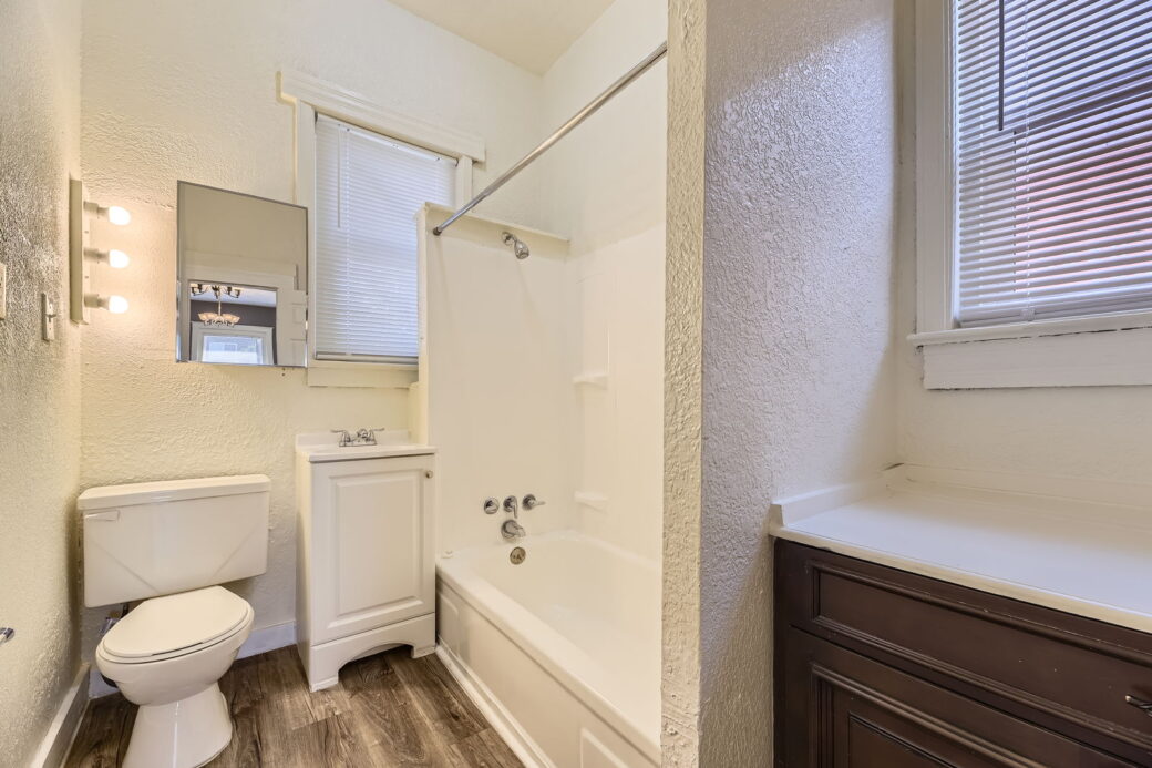 750 Lipan St – Web Quality – 020 – 18 Primary Bathroom