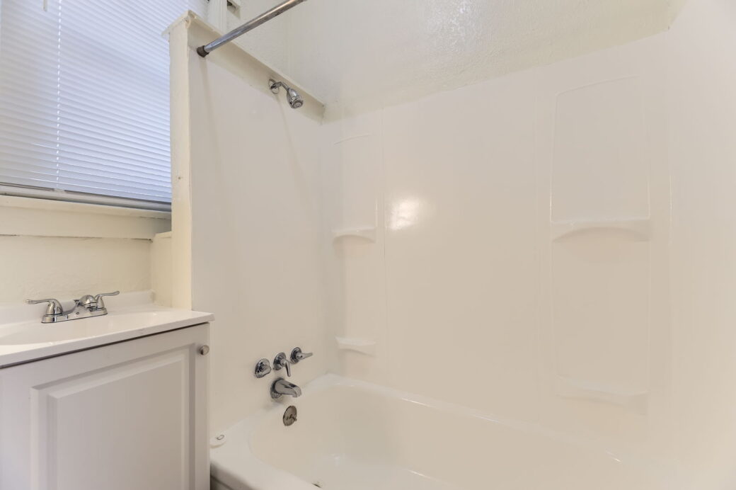 750 Lipan St – Web Quality – 021 – 19 Primary Bathroom