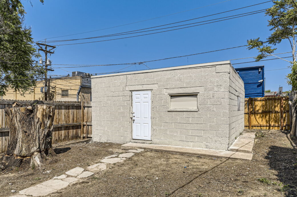 750 Lipan St – Web Quality – 031 – 30 Garage Exterior