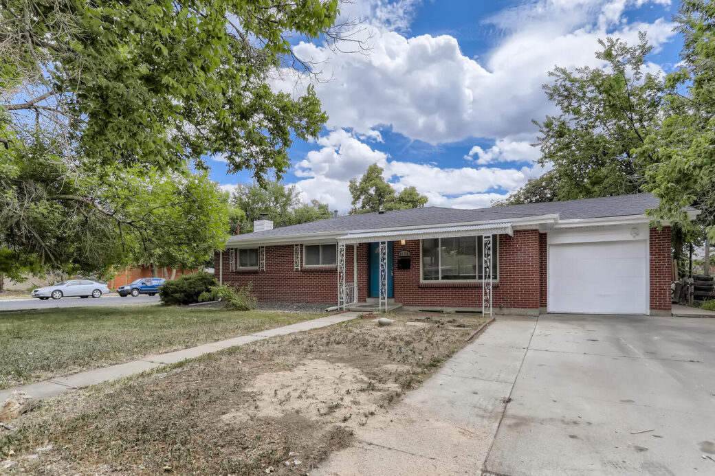 3178 Salem St Aurora CO 80011-large-001-001-Exterior Front-1500×1000-72dpi
