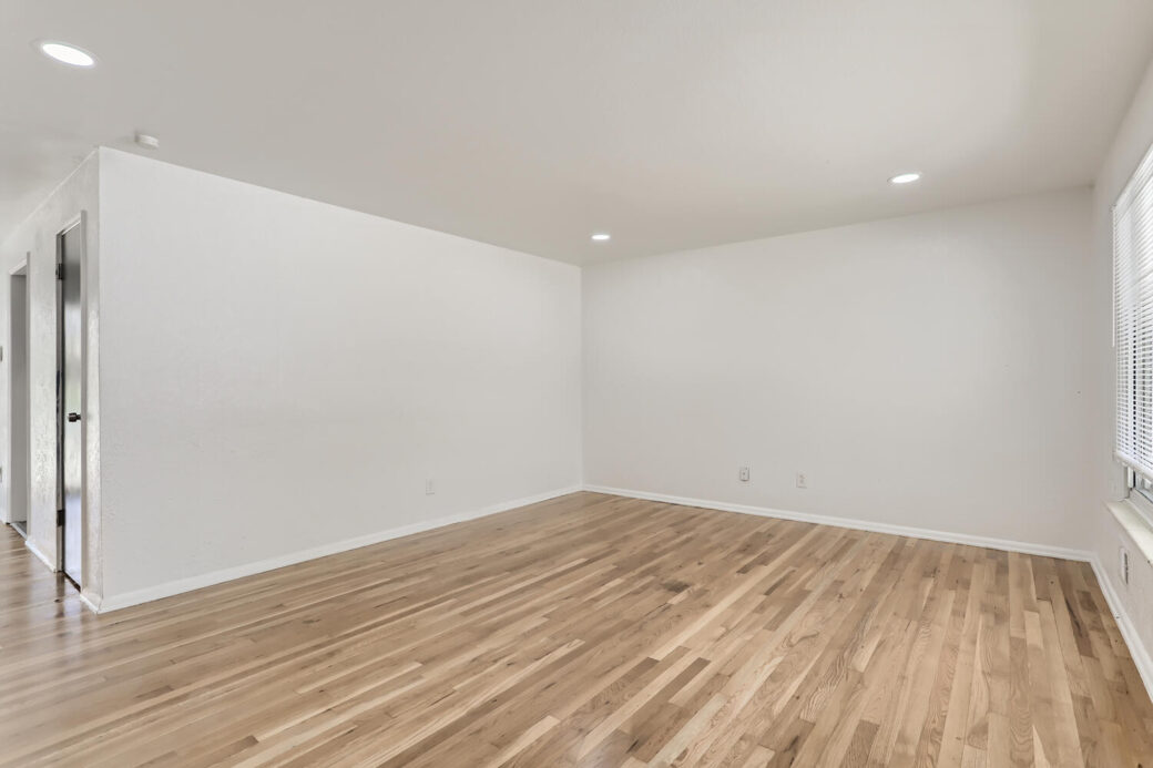 3178 Salem St Aurora CO 80011-large-003-002-Living Room-1500×1000-72dpi