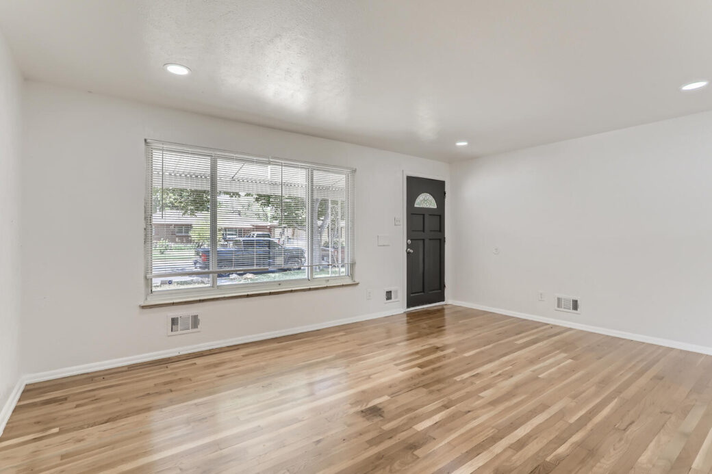3178 Salem St Aurora CO 80011-large-004-005-Living Room-1500×1000-72dpi