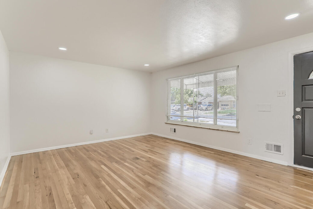 3178 Salem St Aurora CO 80011-large-005-004-Living Room-1500×1000-72dpi