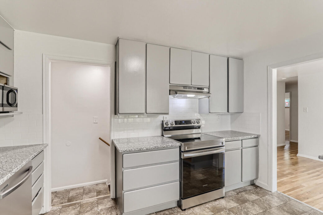 3178 Salem St Aurora CO 80011-large-008-009-Kitchen-1500×1000-72dpi