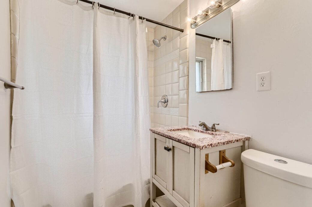 3178 Salem St Aurora CO 80011-large-011-008-Primary Bathroom-1500×1000-72dpi