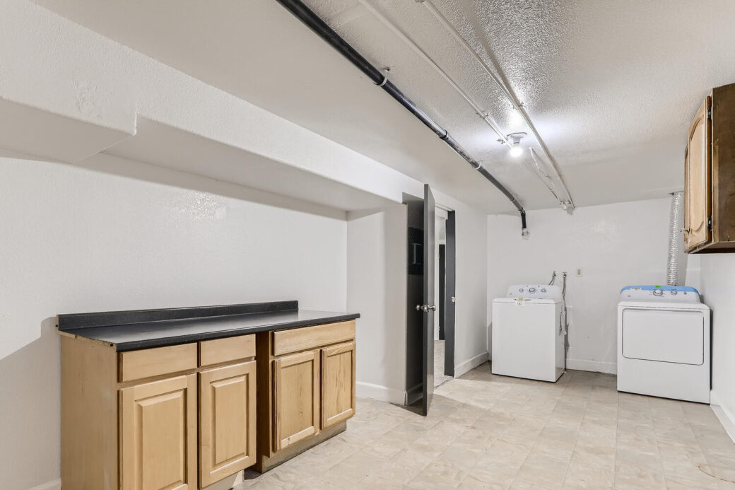 3178 Salem St Aurora CO 80011-large-023-021-Lower Level Laundry Room-1500×1000-72dpi