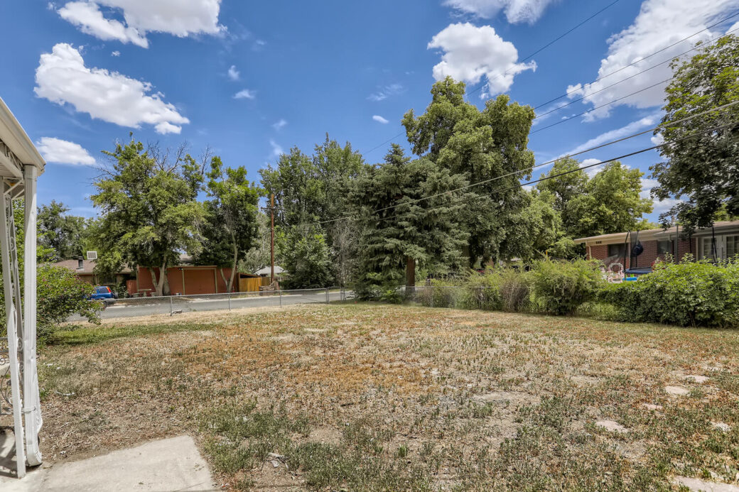 3178 Salem St Aurora CO 80011-large-024-022-Back Yard-1500×1000-72dpi