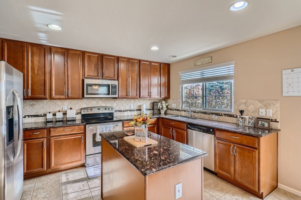 5603 S. Biloxi Way Aurora CO – Web Quality – 002 – 06 Kitchen