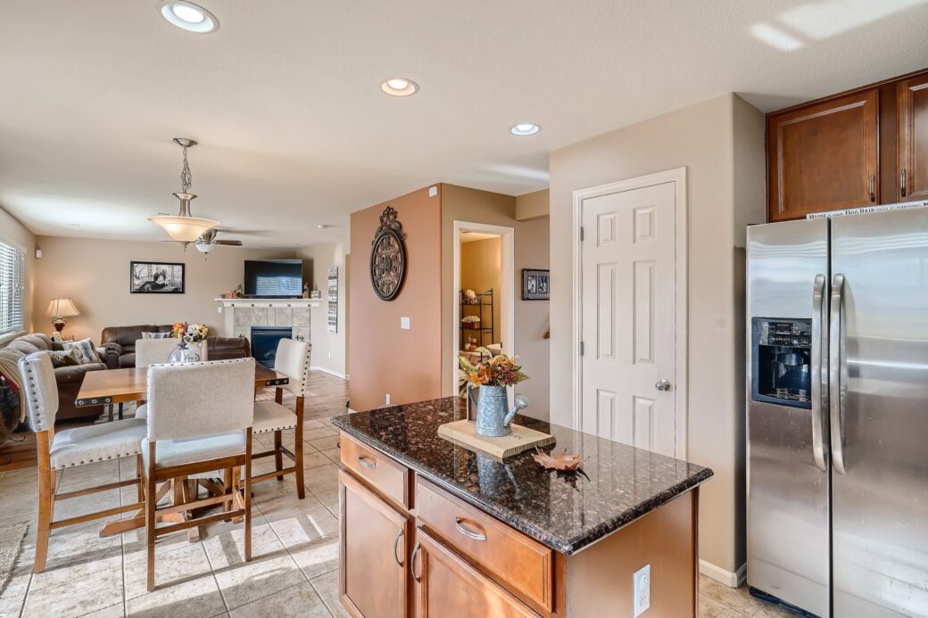 5603 S. Biloxi Way Aurora CO – Web Quality – 003 – 08 Kitchen