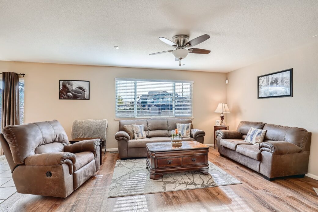 5603 S. Biloxi Way Aurora CO – Web Quality – 004 – 10 Family Room