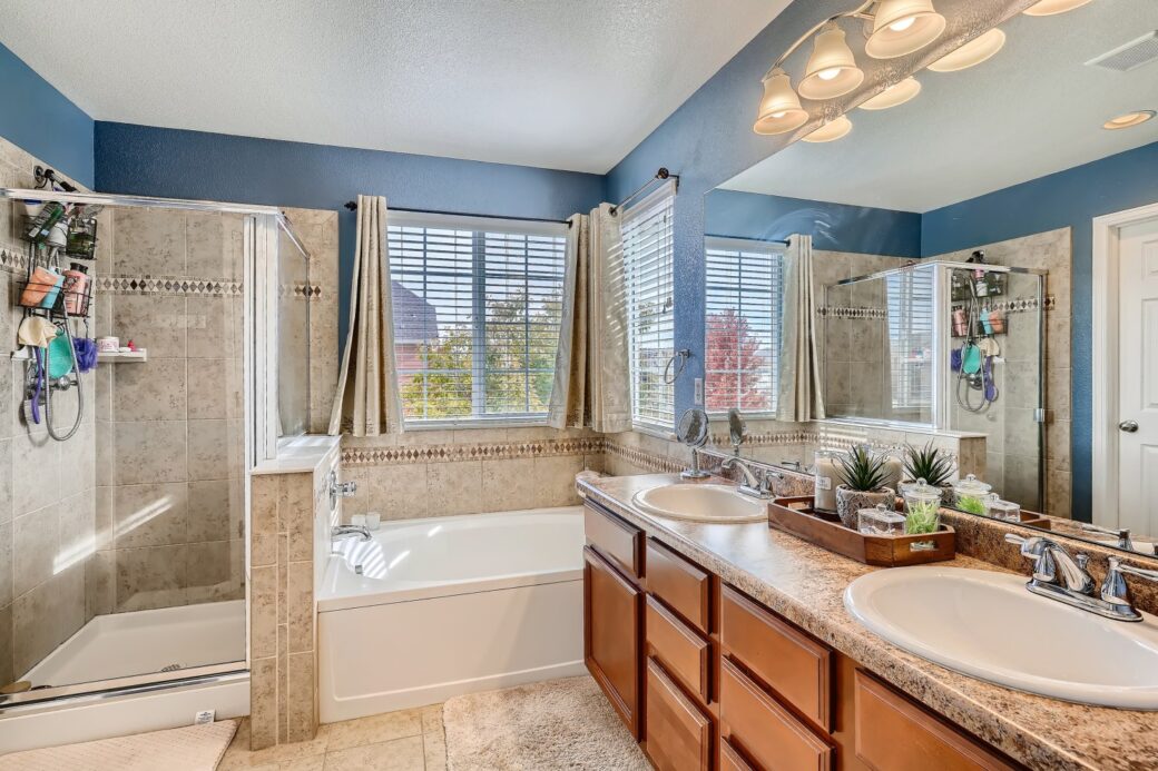 5603 S. Biloxi Way Aurora CO – Web Quality – 006 – 14 2nd Floor Primary Bathroom