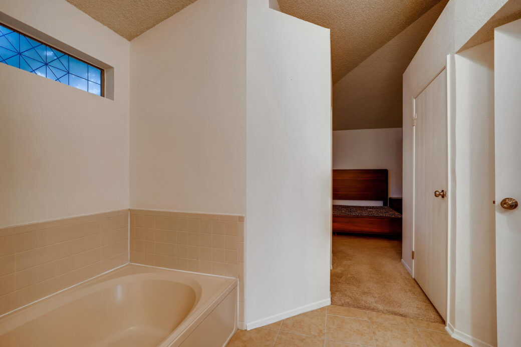 6001 S Yosemite St Unit F 201-large-019-025-Primary Bathroom-1500×1000-72dpi