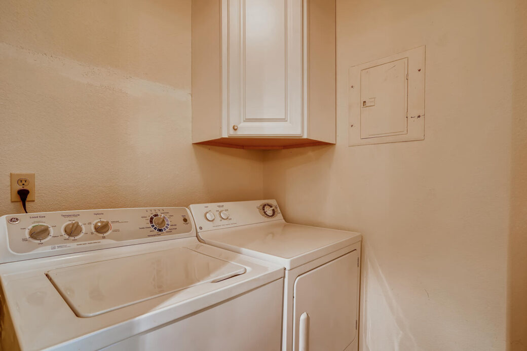 6001 S Yosemite St Unit F 201-large-020-012-Laundry Room-1500×1000-72dpi
