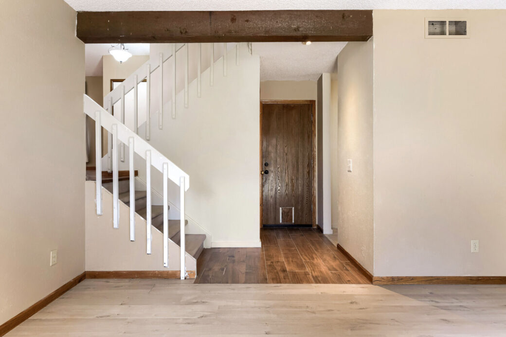 18911 E Loyola Cir – Web Quality – 003 – 03 Foyer