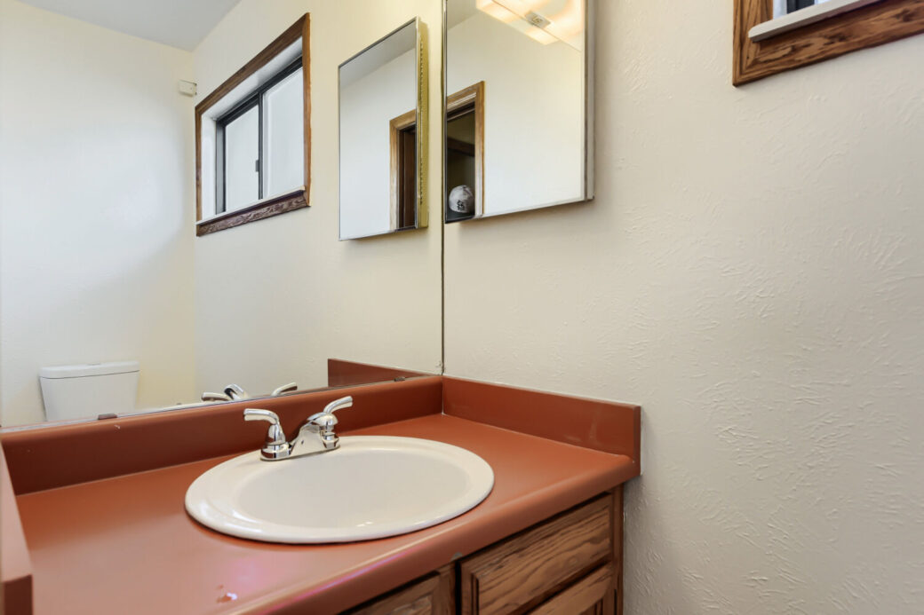 18911 E Loyola Cir – Web Quality – 021 – 21 Bathroom