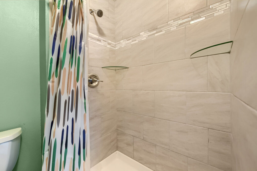 18911 E Loyola Cir – Web Quality – 025 – 25 Bathroom