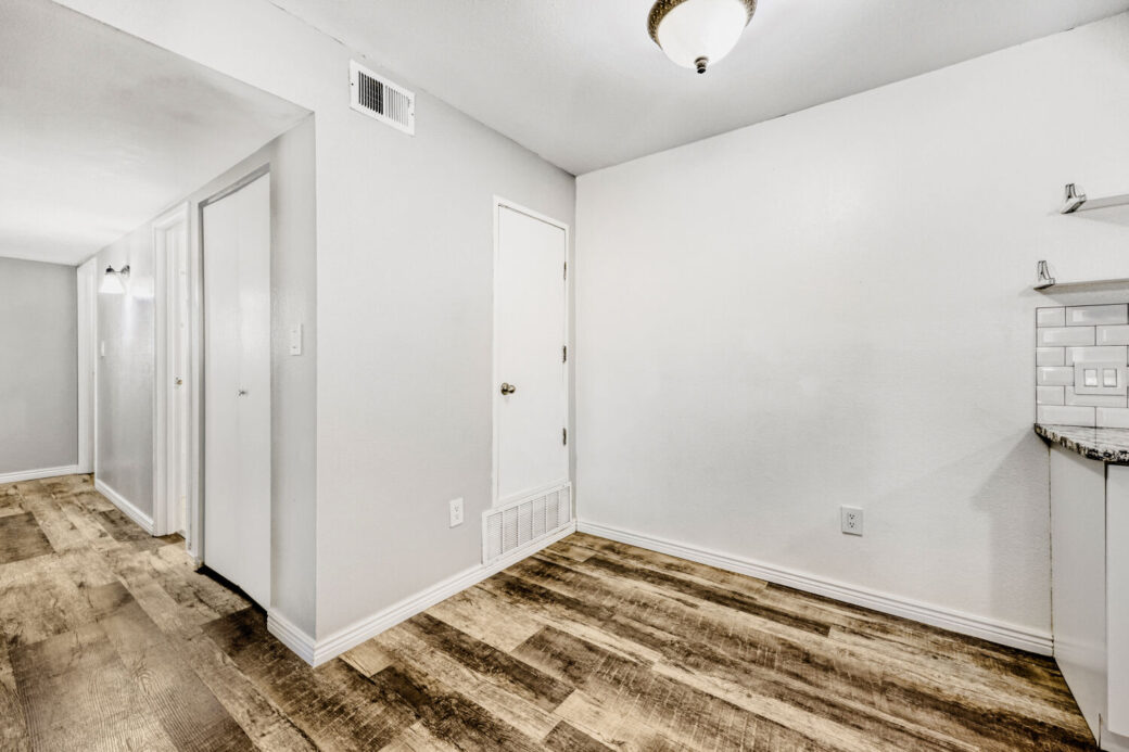 4400 S Quebec St P104 – Web Quality – 009 – 08 Dining Room