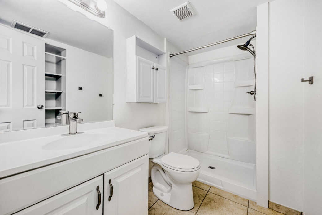 4400 S Quebec St P104 – Web Quality – 023 – 22 Primary Bathroom