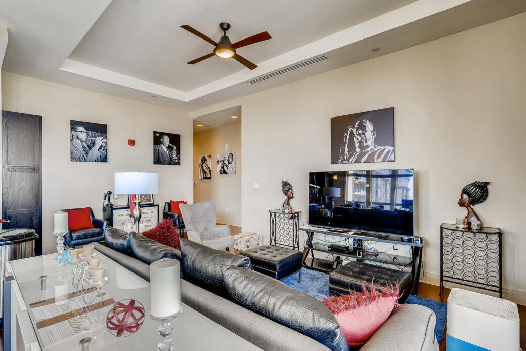 5455 Landamark Pl Unit 1016-large-008-004-Living Room-1500×1000-72dpi