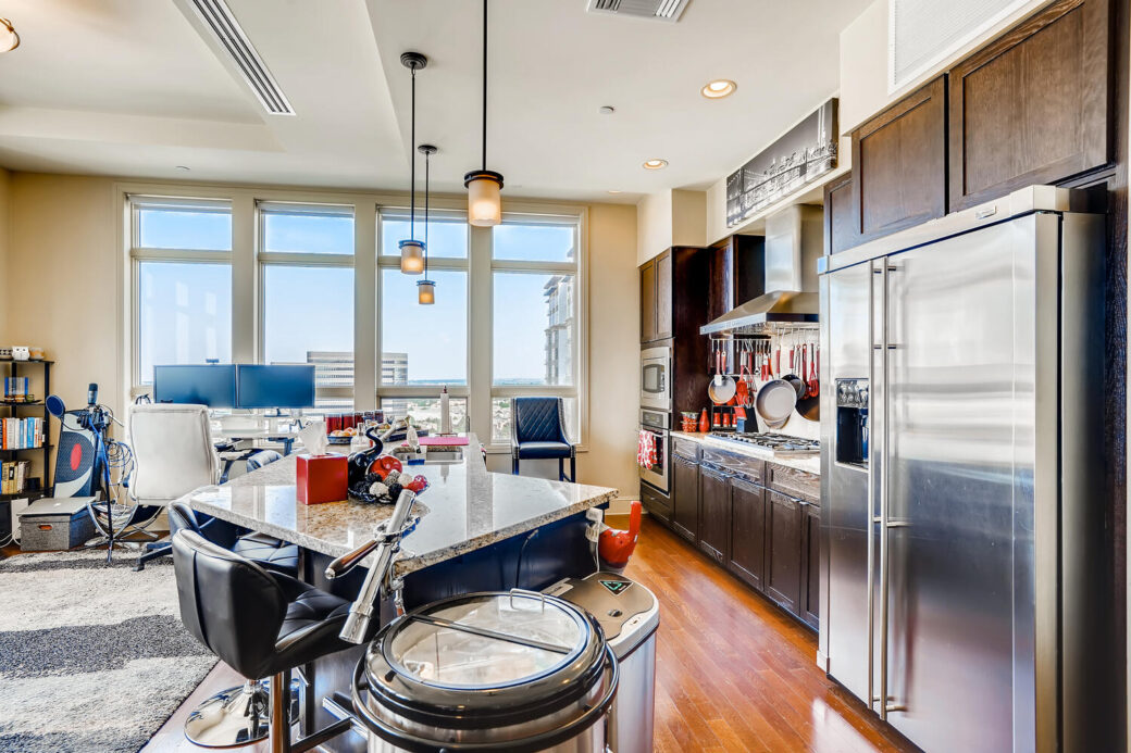 5455 Landamark Pl Unit 1016-large-011-010-Kitchen-1500×1000-72dpi