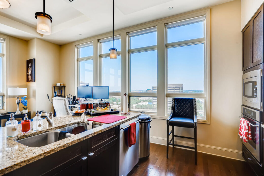 5455 Landamark Pl Unit 1016-large-013-008-Kitchen-1500×1000-72dpi