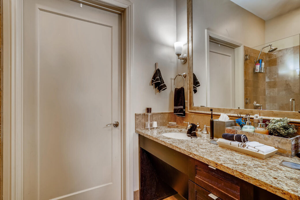 5455 Landamark Pl Unit 1016-large-017-012-Primary Bathroom-1500×1000-72dpi