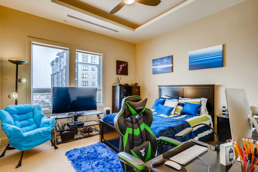 5455 Landamark Pl Unit 1016-large-018-022-Bedroom-1500×1000-72dpi