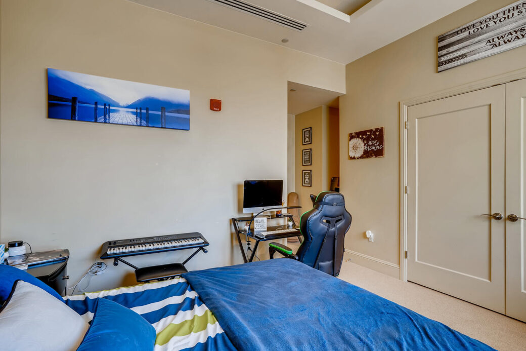 5455 Landamark Pl Unit 1016-large-019-017-Bedroom-1500×1000-72dpi