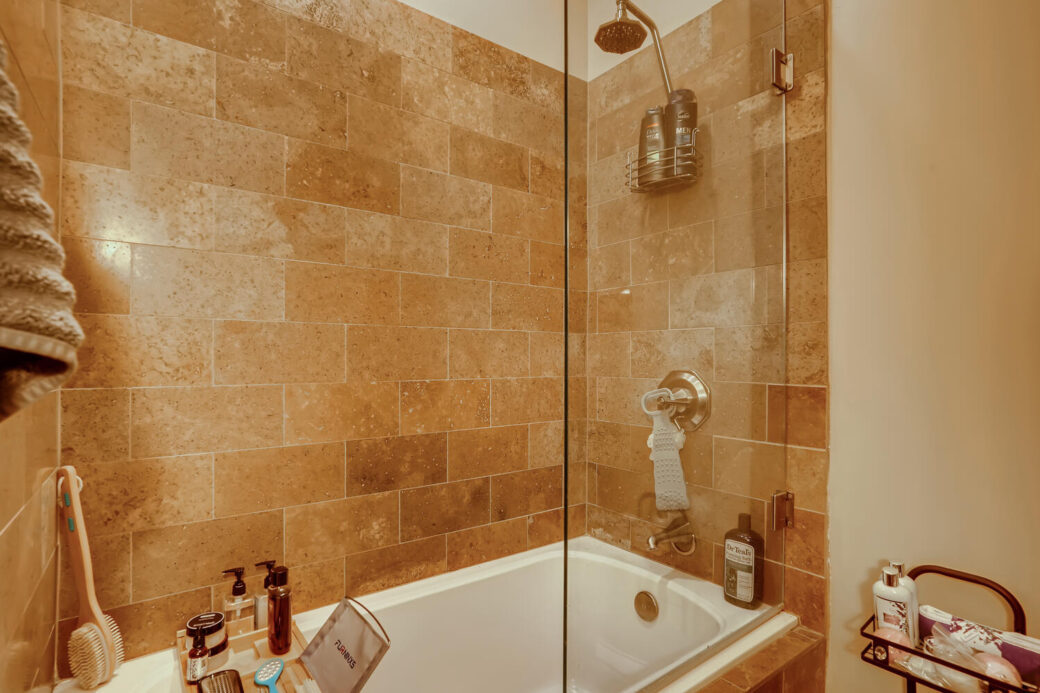 5455 Landamark Pl Unit 1016-large-021-016-Bathroom-1500×1000-72dpi