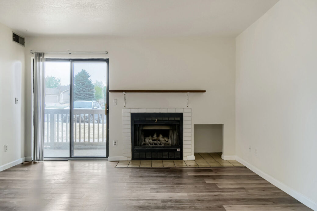 9670 Brentwood Way 103 – Web Quality – 006 – 06 Living Room