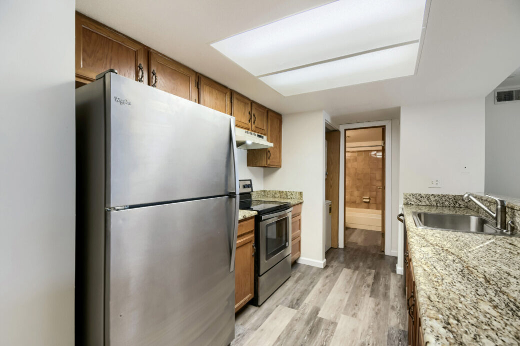 9670 Brentwood Way 103 – Web Quality – 007 – 07 Kitchen