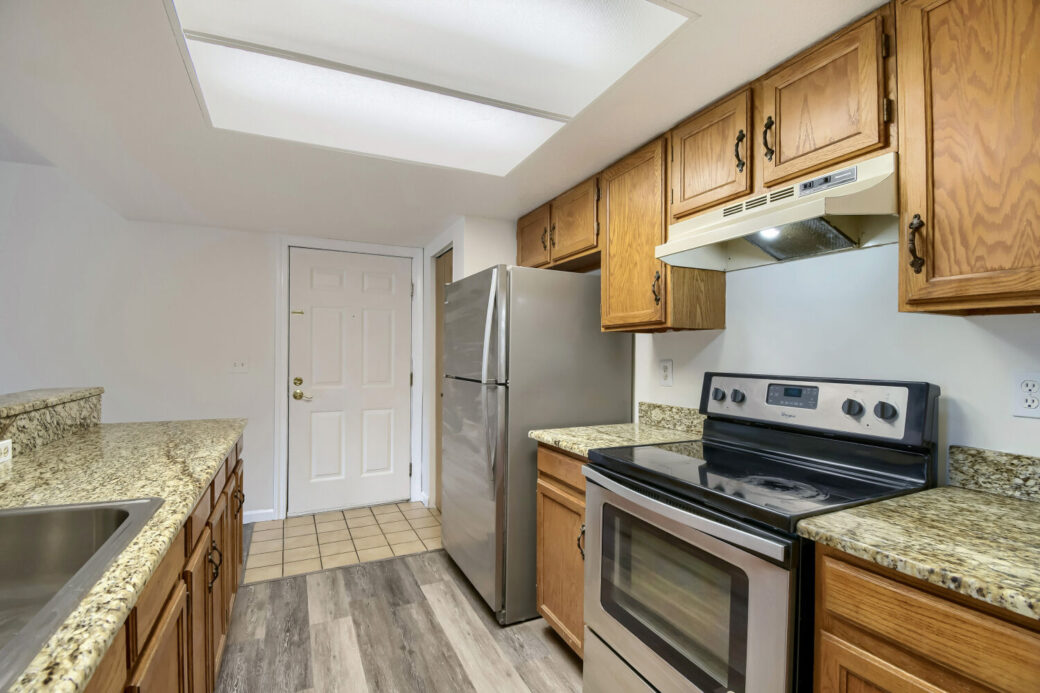 9670 Brentwood Way 103 – Web Quality – 008 – 08 Kitchen