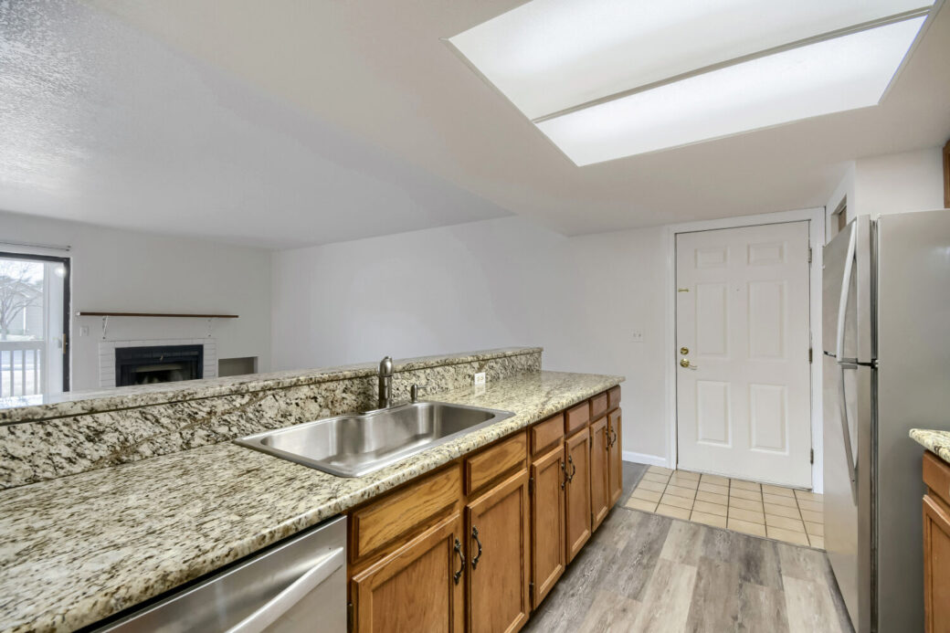 9670 Brentwood Way 103 – Web Quality – 009 – 09 Kitchen