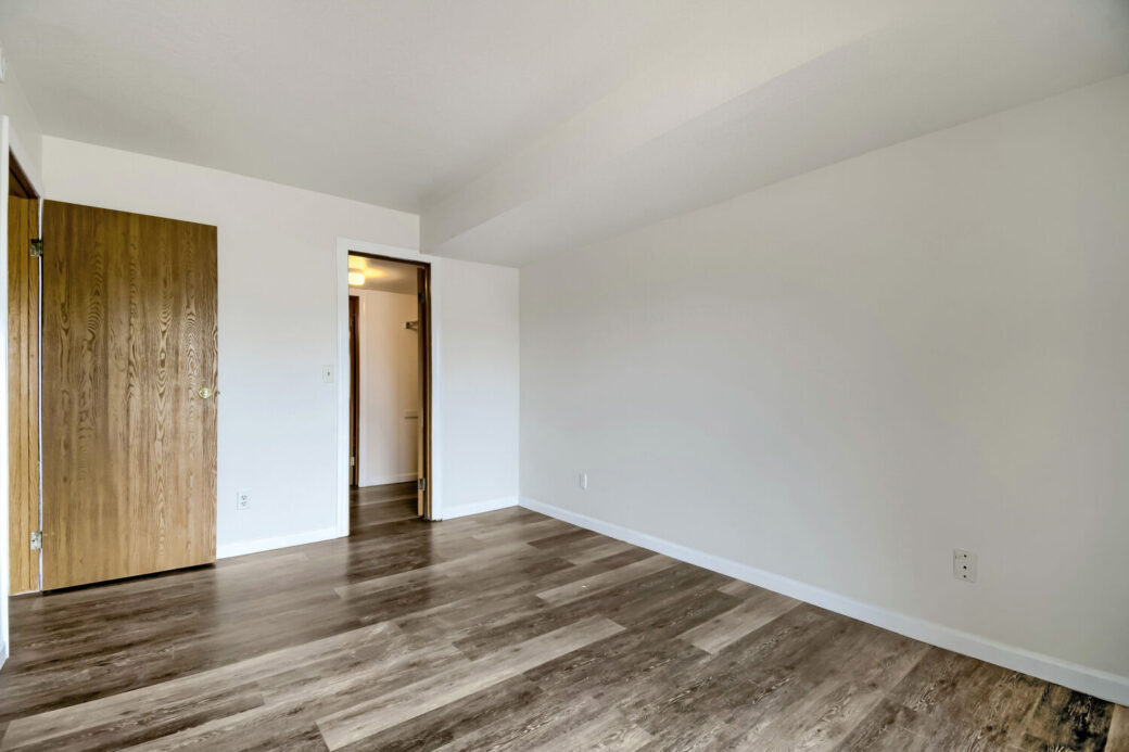 9670 Brentwood Way 103 – Web Quality – 014 – 14 Primary Bedroom