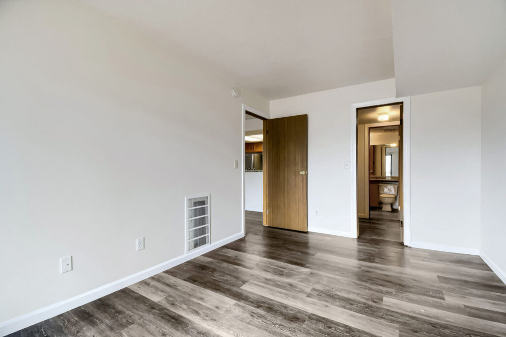 9670 Brentwood Way 103 – Web Quality – 015 – 15 Primary Bedroom