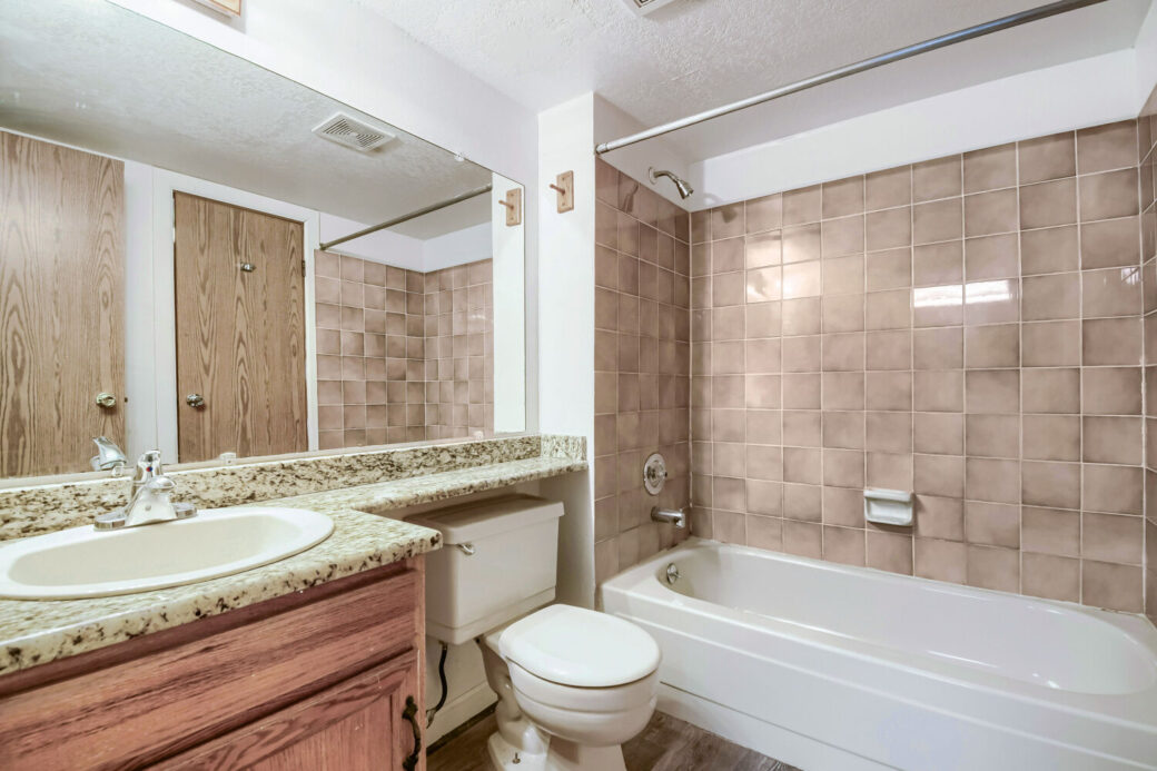9670 Brentwood Way 103 – Web Quality – 017 – 17 Primary Bathroom